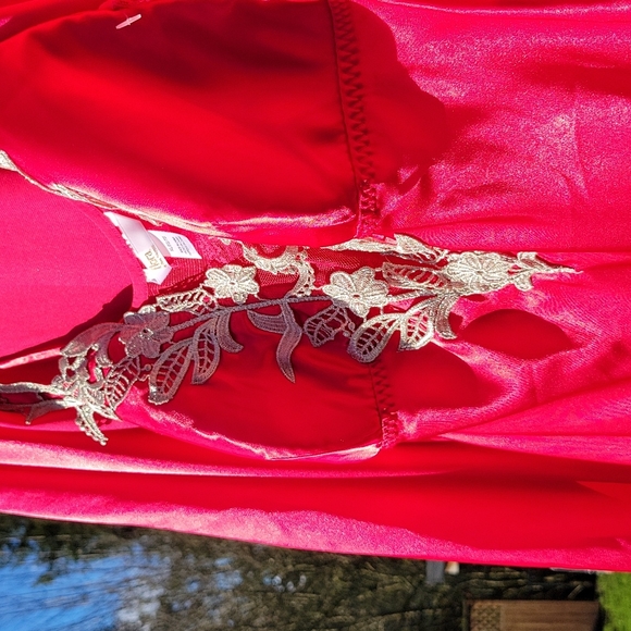 NWT Flora by Flora Nikrooz Stella Satin Red Long Night Gown & Robe Set - Picture 11 of 16